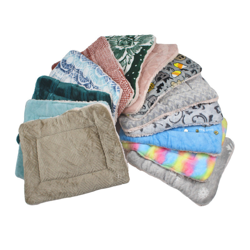 Thick Winter Pet Mat for Cats and Dogs - Fleece Blanket